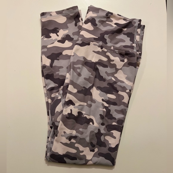 Fabletics Grey And White Camo Leggings With Pocket - Picture 1 of 2